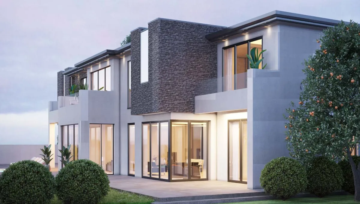 Façade de maison rénovée avec ses nouvelles fenêtres